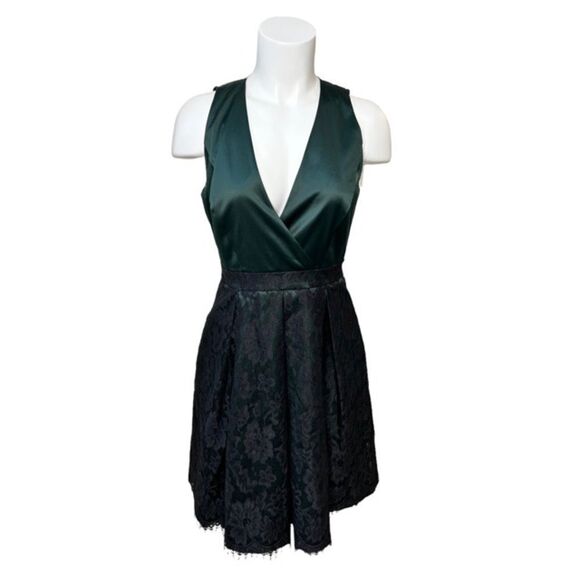 RW&CO. Dresses & Skirts - RW&CO green & black fit & flare lace dress size 6